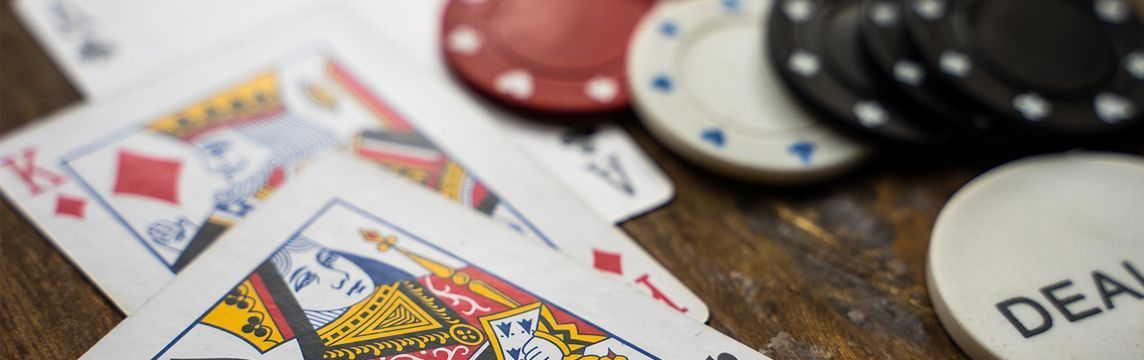 Blackjack Pontoon reglas y estrategia