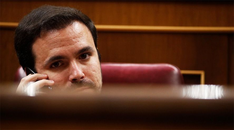 Alberto Garzón yields to institutional pressures Alberto Garzón yields to institutional pressures