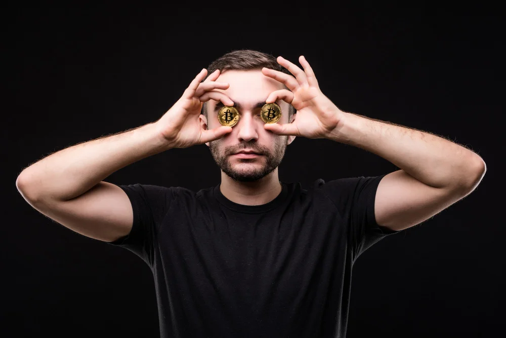 <a href="https://www.freepik.com/free-photo/close-up-crazy-entrepreneur-with-bitcoins-his-eyes-pointing-fingers-isolated-black_14092429.htm#fromView=search&page=1&position=27&uuid=1cdc773c-08fe-4a54-988d-4ee60fe1cb1d">Image by diana.grytsku on Freepik</a>